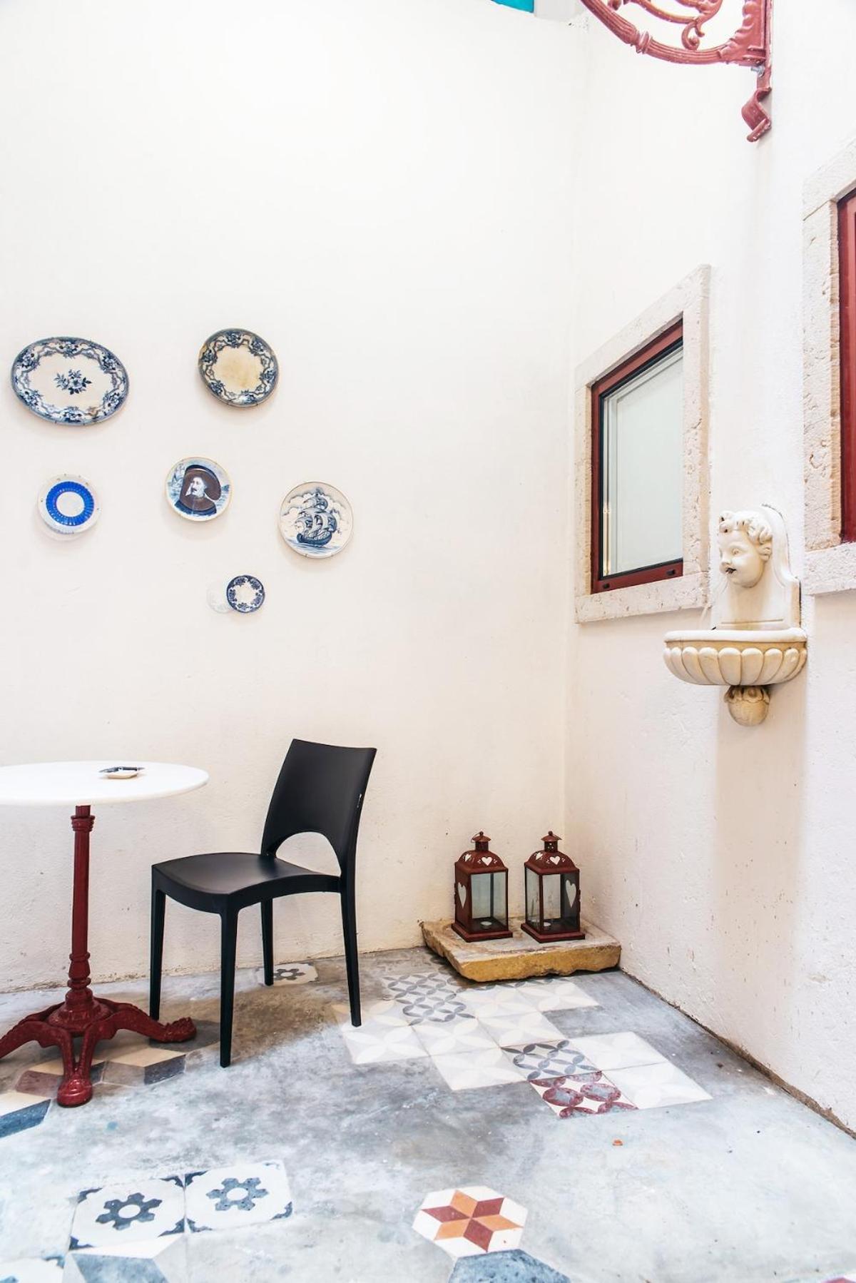 Exquisite With Patio Portuguese Soul Alfama 2p *