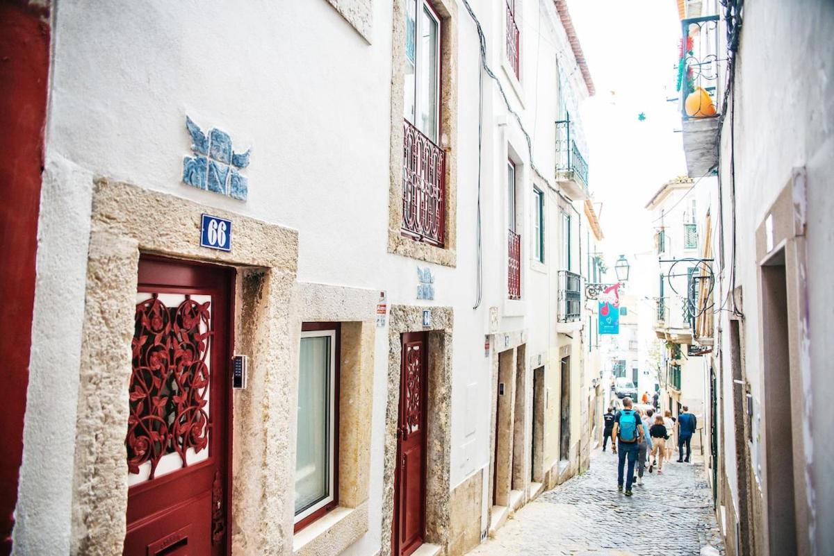 Exquisite With Patio Portuguese Soul Alfama 2p Apartment