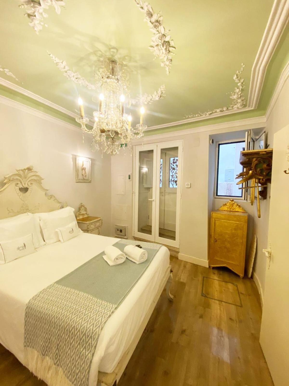 Exquisite With Patio Portuguese Soul Alfama 2p Lissabon