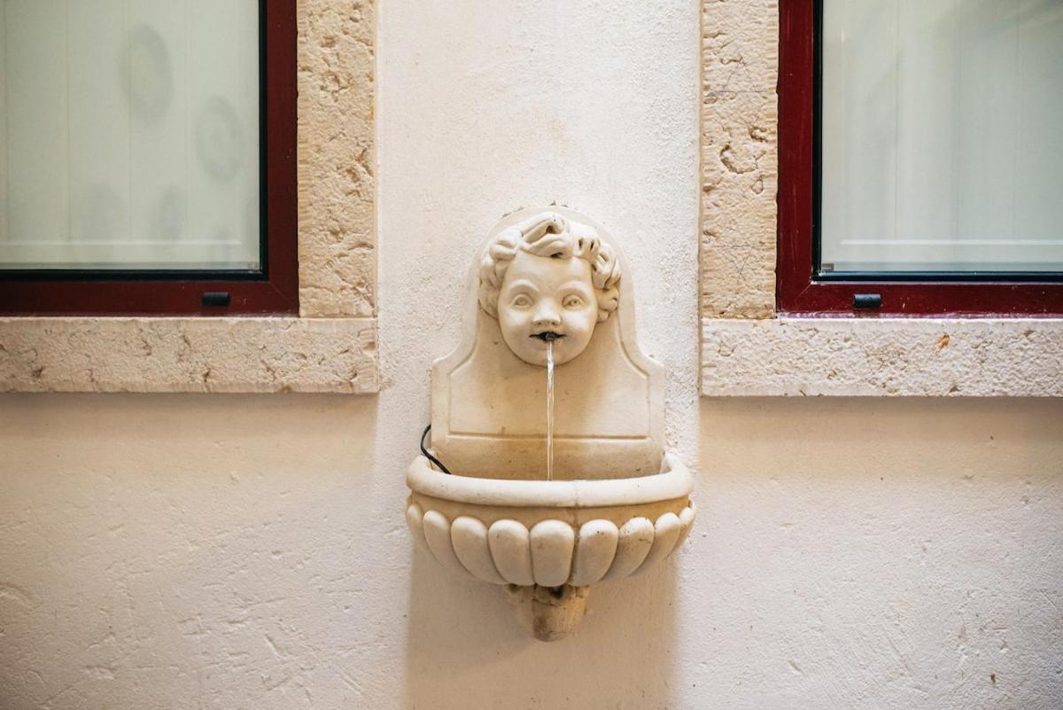 Exquisite With Patio Portuguese Soul Alfama 2p * Lissabon