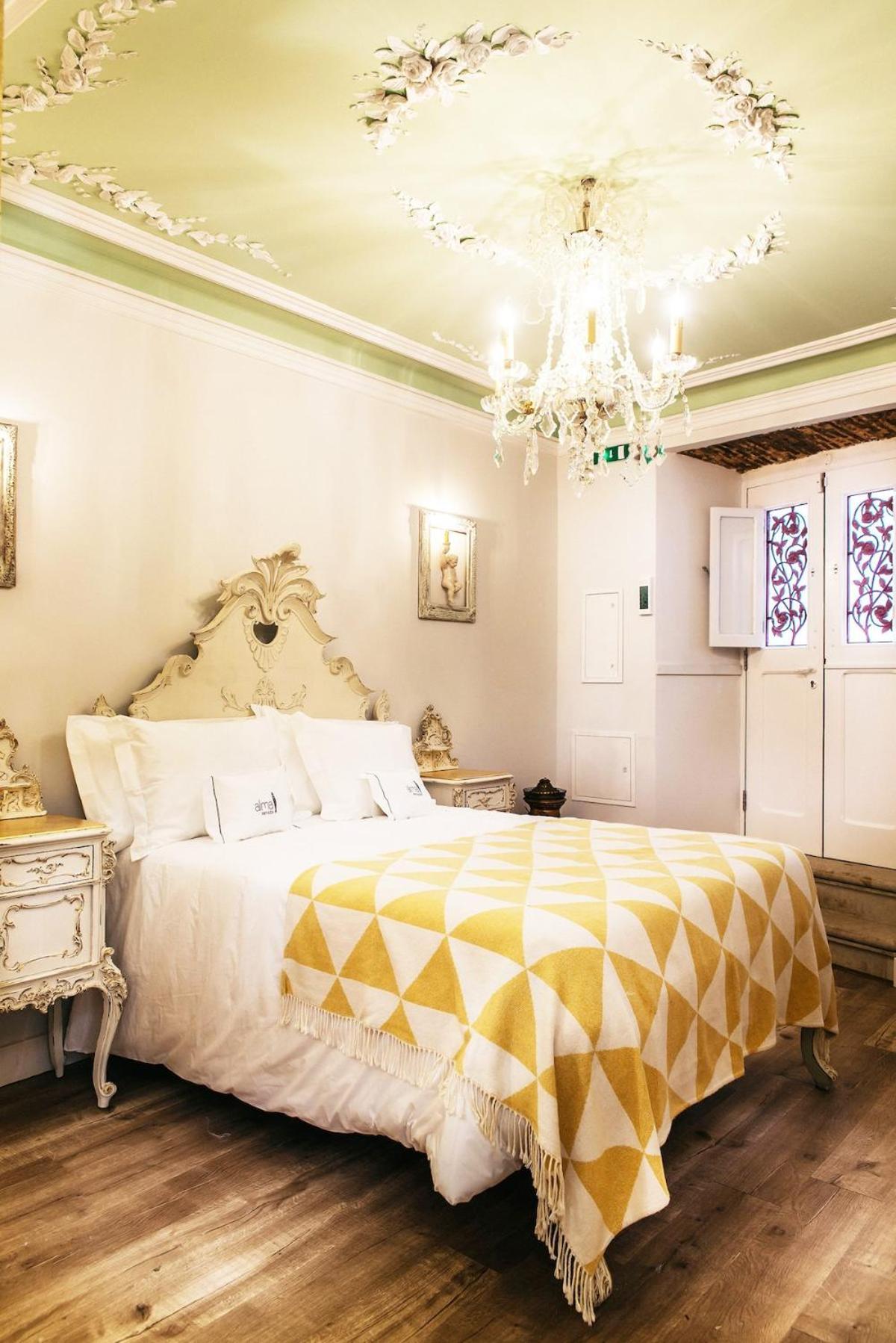 Exquisite With Patio Portuguese Soul Alfama 2p Apartment *