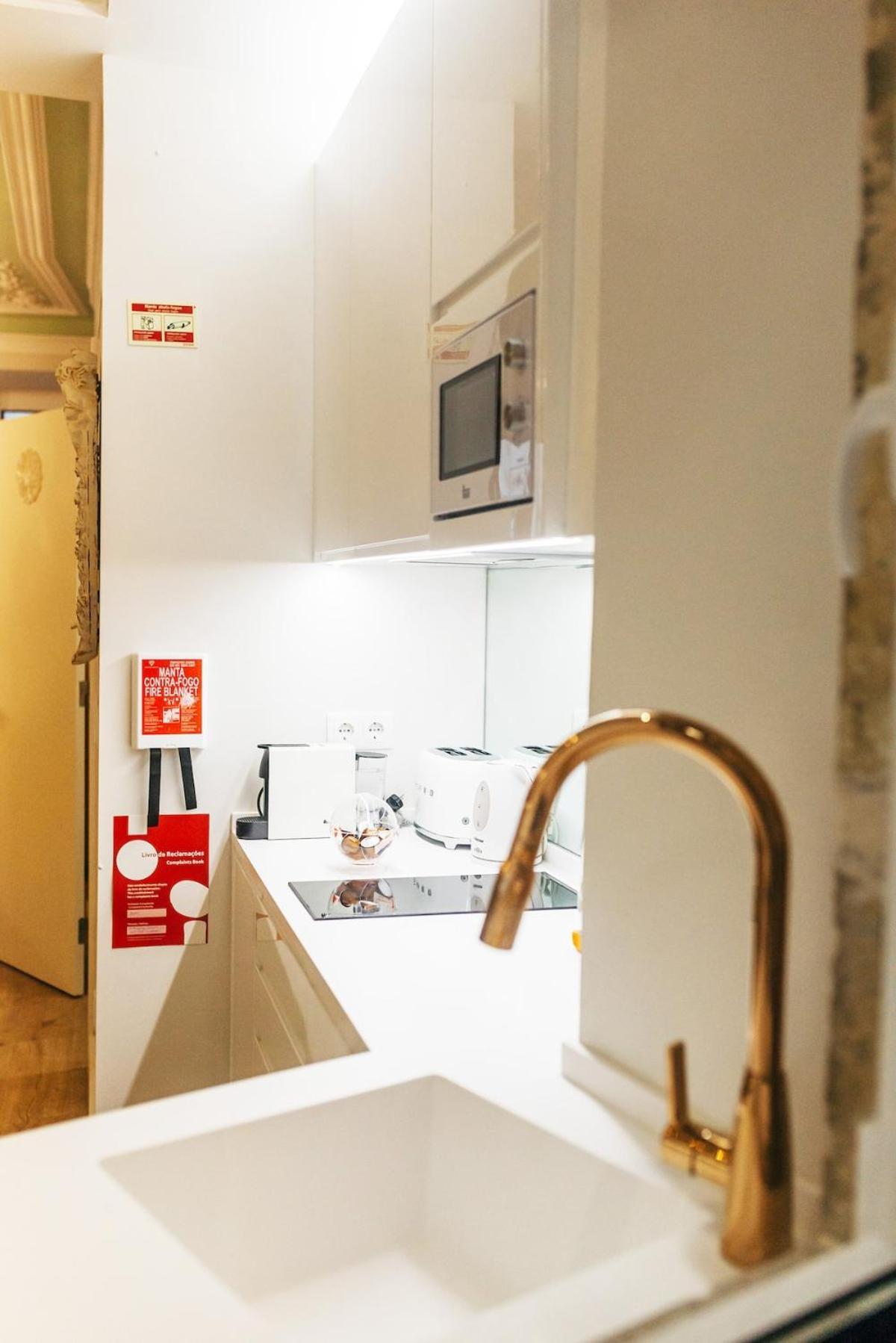 Exquisite With Patio Portuguese Soul Alfama 2p Apartment *