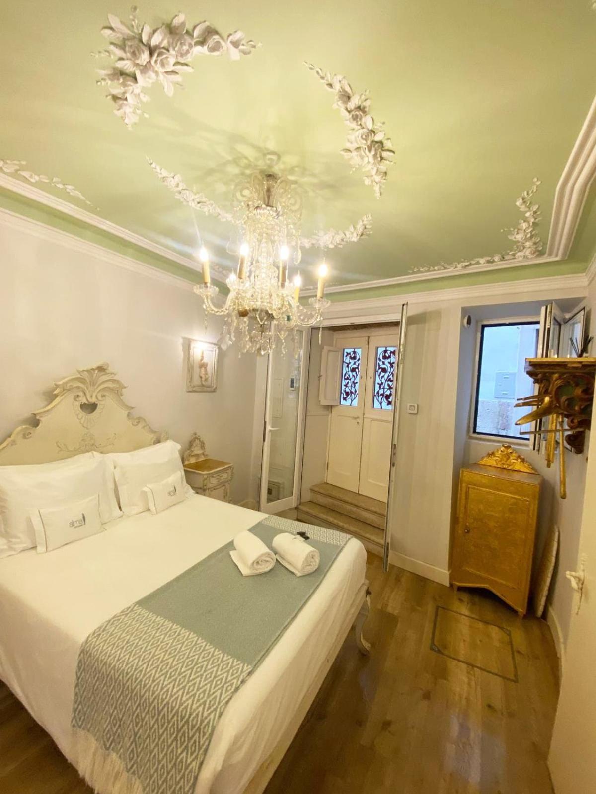 Exquisite With Patio Portuguese Soul Alfama 2p Lissabon