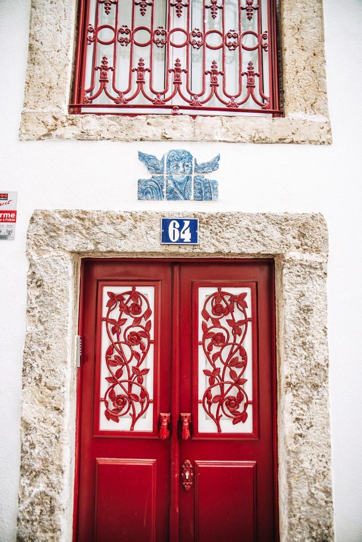 Exquisite With Patio Portuguese Soul Alfama 2p Apartment Lissabon